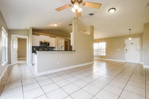 Villa ou maison à louer à Kissimmee, Floride: 3 chambres, 125.98 m2 № 2092050 - photo 3