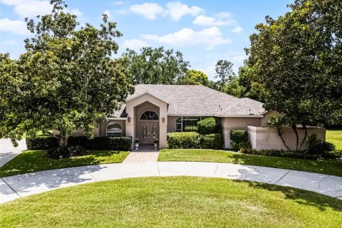 House in Winter Haven, Florida 3 bedrooms, 227.61 sq.m. № 1795734 - photo 1