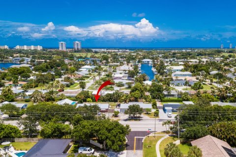 House in North Palm Beach, Florida 3 bedrooms, 102.19 sq.m. № 2250016 - photo 2
