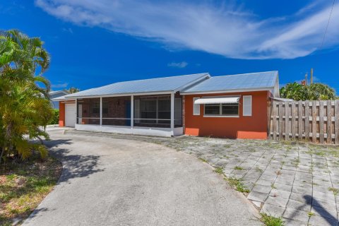 House in North Palm Beach, Florida 3 bedrooms, 102.19 sq.m. № 2250016