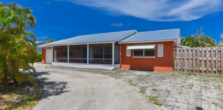 House in North Palm Beach, Florida 3 bedrooms, 102.19 sq.m. № 2250016