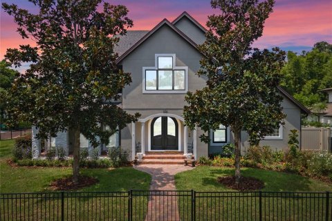 Casa en venta en Winter Park, Florida, 6 dormitorios, 357.95 m2 № 1346587 - foto 1