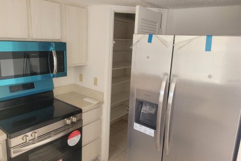 Condominio en alquiler en Port Charlotte, Florida, 2 dormitorios, 85.38 m2 № 1123275 - foto 4