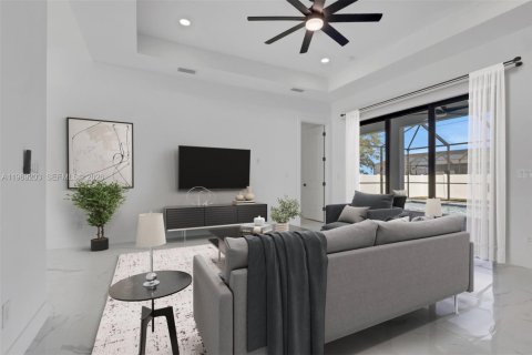 House in Cape Coral, Florida 4 bedrooms, 161.28 sq.m. № 2031417 - photo 3