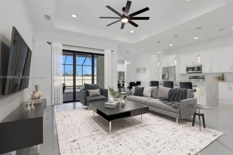 House in Cape Coral, Florida 4 bedrooms, 161.28 sq.m. № 2031417 - photo 4