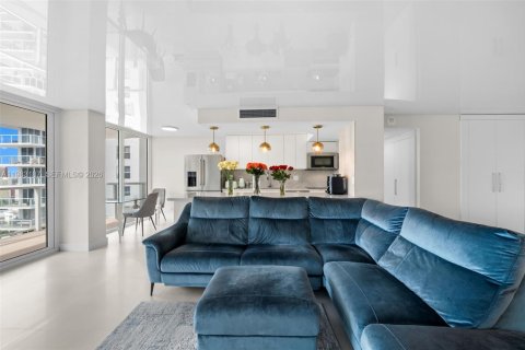 Купить кондоминиум в Санни-Айлс-Бич, Флорида 2 спальни, 118.54м2, № 2046507 - фото 2