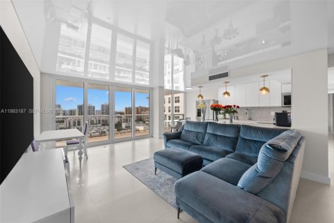 Кондоминиум с 2 спальнями в Санни-Айлс-Бич, Флорида № 2046507