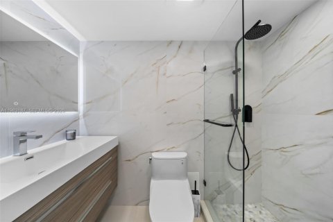 Купить кондоминиум в Санни-Айлс-Бич, Флорида 2 спальни, 118.54м2, № 2046507 - фото 25