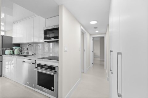 Купить кондоминиум в Санни-Айлс-Бич, Флорида 2 спальни, 118.54м2, № 2046507 - фото 20