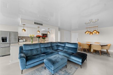 Купить кондоминиум в Санни-Айлс-Бич, Флорида 2 спальни, 118.54м2, № 2046507 - фото 8