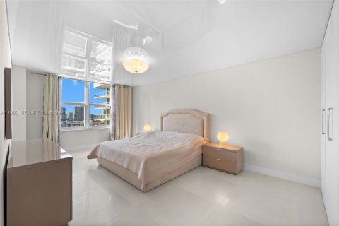 Купить кондоминиум в Санни-Айлс-Бич, Флорида 2 спальни, 118.54м2, № 2046507 - фото 26