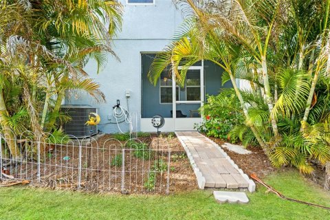 Adosado en venta en Tampa, Florida, 3 dormitorios, 148.36 m2 № 2214378 - foto 16