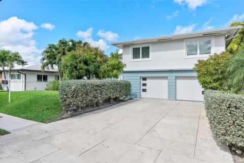 House in Miami Shores, Florida 3 bedrooms, 233.09 sq.m. № 1890682 - photo 12