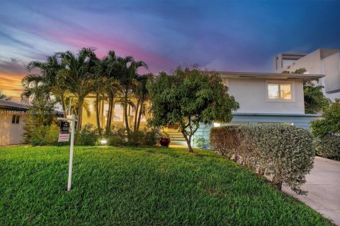 House in Miami Shores, Florida 3 bedrooms, 233.09 sq.m. № 1890682 - photo 9