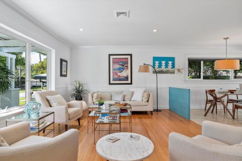 House in Miami Shores, Florida 3 bedrooms, 233.09 sq.m. № 1890682 - photo 19