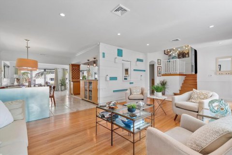 House in Miami Shores, Florida 3 bedrooms, 233.09 sq.m. № 1890682 - photo 22