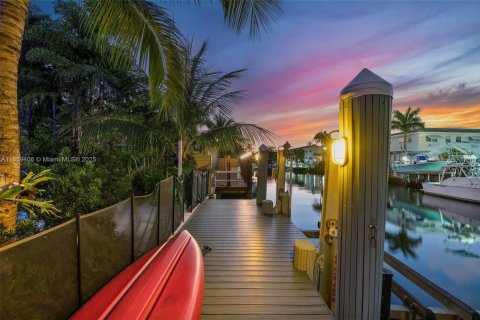 House in Miami Shores, Florida 3 bedrooms, 233.09 sq.m. № 1890682 - photo 6