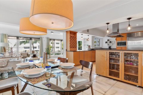 House in Miami Shores, Florida 3 bedrooms, 233.09 sq.m. № 1890682 - photo 25