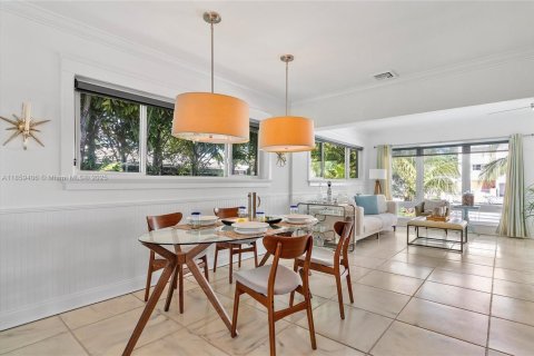 House in Miami Shores, Florida 3 bedrooms, 233.09 sq.m. № 1890682 - photo 24
