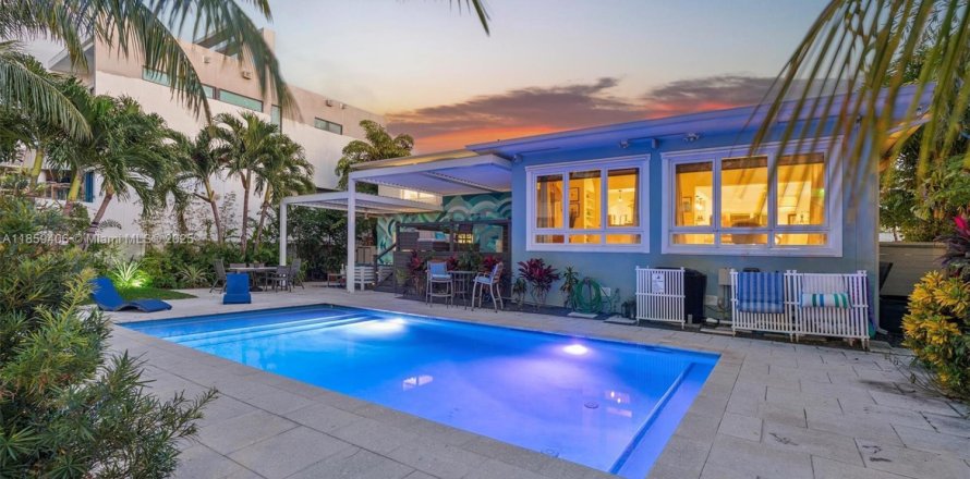 House in Miami Shores, Florida 3 bedrooms, 233.09 sq.m. № 1890682