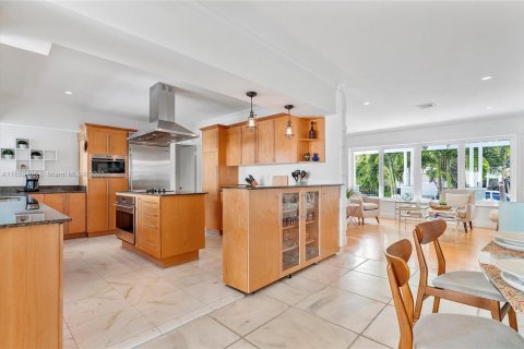 House in Miami Shores, Florida 3 bedrooms, 233.09 sq.m. № 1890682 - photo 27
