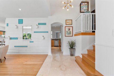 House in Miami Shores, Florida 3 bedrooms, 233.09 sq.m. № 1890682 - photo 15