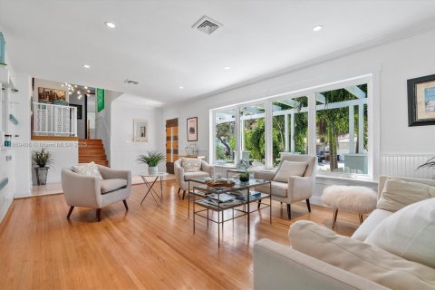 House in Miami Shores, Florida 3 bedrooms, 233.09 sq.m. № 1890682 - photo 20