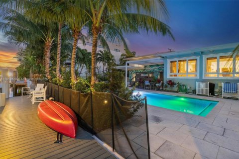 House in Miami Shores, Florida 3 bedrooms, 233.09 sq.m. № 1890682 - photo 5