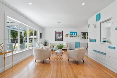 House in Miami Shores, Florida 3 bedrooms, 233.09 sq.m. № 1890682 - photo 18