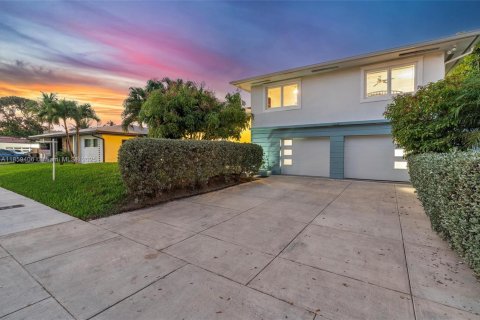 House in Miami Shores, Florida 3 bedrooms, 233.09 sq.m. № 1890682 - photo 8