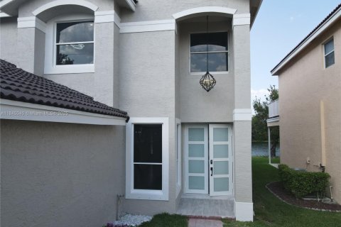 House in Miramar, Florida 5 bedrooms, 281.87 sq.m. № 1840811 - photo 2