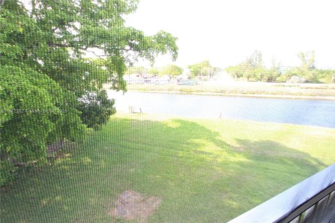 Condominio en alquiler en Oakland Park, Florida, 1 dormitorio, 74.69 m2 № 1938480 - foto 13
