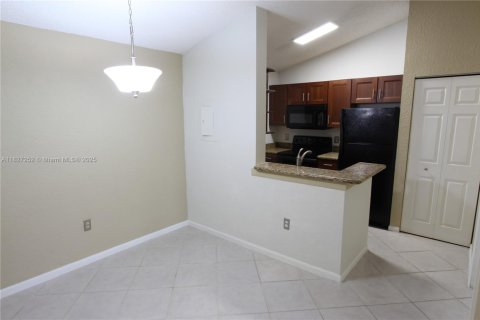 Condominio en alquiler en Oakland Park, Florida, 1 dormitorio, 74.69 m2 № 1938480 - foto 4