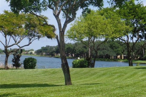 Condo in Oakland Park, Florida, 1 bedroom  № 1938480 - photo 29