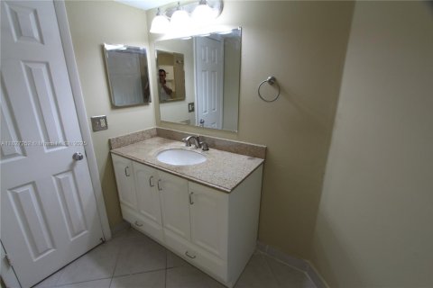 Condo in Oakland Park, Florida, 1 bedroom  № 1938480 - photo 20