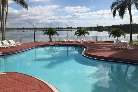 Condominio en alquiler en Oakland Park, Florida, 1 dormitorio, 74.69 m2 № 1938480 - foto 25