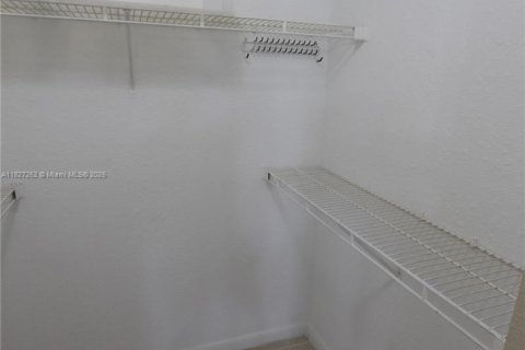 Condo in Oakland Park, Florida, 1 bedroom  № 1938480 - photo 17