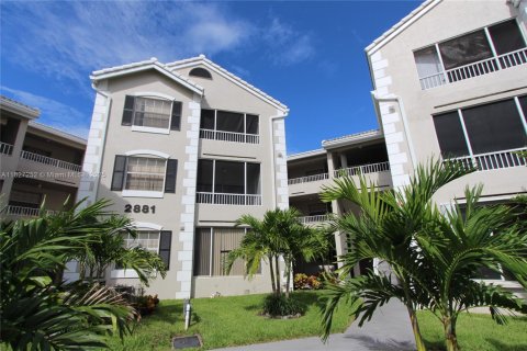 Condominio en alquiler en Oakland Park, Florida, 1 dormitorio, 74.69 m2 № 1938480 - foto 1