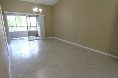 Condominio en alquiler en Oakland Park, Florida, 1 dormitorio, 74.69 m2 № 1938480 - foto 10