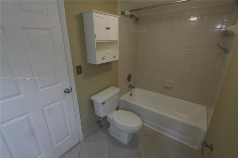 Condominio en alquiler en Oakland Park, Florida, 1 dormitorio, 74.69 m2 № 1938480 - foto 19