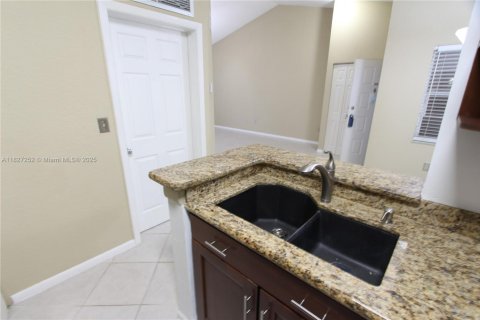 Condominio en alquiler en Oakland Park, Florida, 1 dormitorio, 74.69 m2 № 1938480 - foto 7