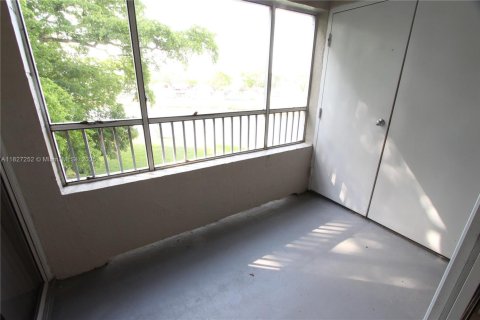 Condominio en alquiler en Oakland Park, Florida, 1 dormitorio, 74.69 m2 № 1938480 - foto 11