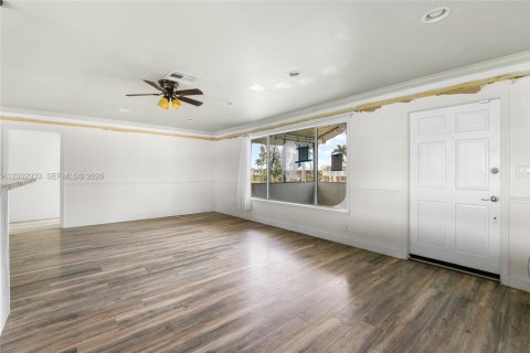 House in Everglades, Florida 4 bedrooms, 162.02 sq.m. № 2068751 - photo 4