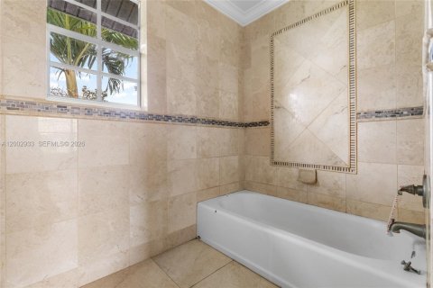 House in Everglades, Florida 4 bedrooms, 162.02 sq.m. № 2068751 - photo 9