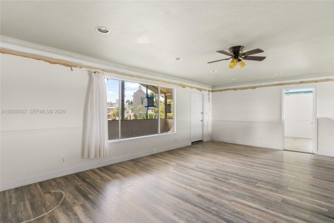 House in Everglades, Florida 4 bedrooms, 162.02 sq.m. № 2068751 - photo 6