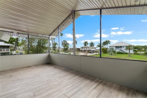 House in Everglades, Florida 4 bedrooms, 162.02 sq.m. № 2068751 - photo 16