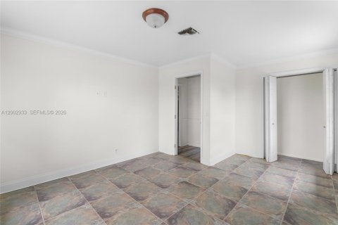 House in Everglades, Florida 4 bedrooms, 162.02 sq.m. № 2068751 - photo 13