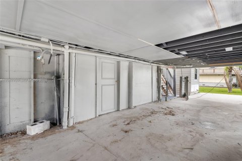 House in Everglades, Florida 4 bedrooms, 162.02 sq.m. № 2068751 - photo 22