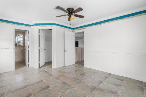House in Everglades, Florida 4 bedrooms, 162.02 sq.m. № 2068751 - photo 11