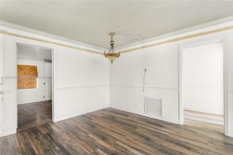 House in Everglades, Florida 4 bedrooms, 162.02 sq.m. № 2068751 - photo 7